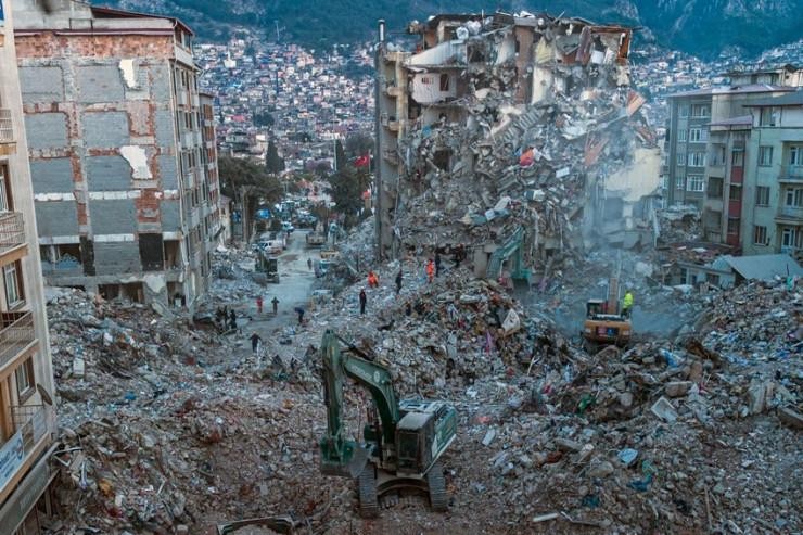 Türkiyədəki zəlzələdə itkin düşən uşaq  Hollandiyada tapıldı<span class="qirmizi"></span>