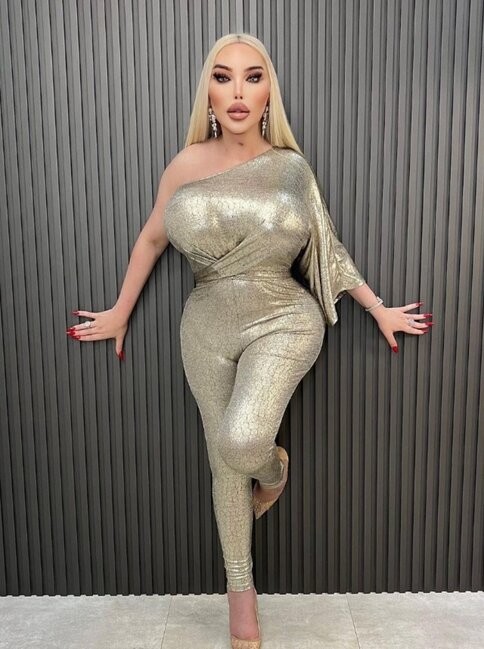 Barbie bənzəmək üçün 1 milyon dollar xərclədi<span class="qirmizi"></span>