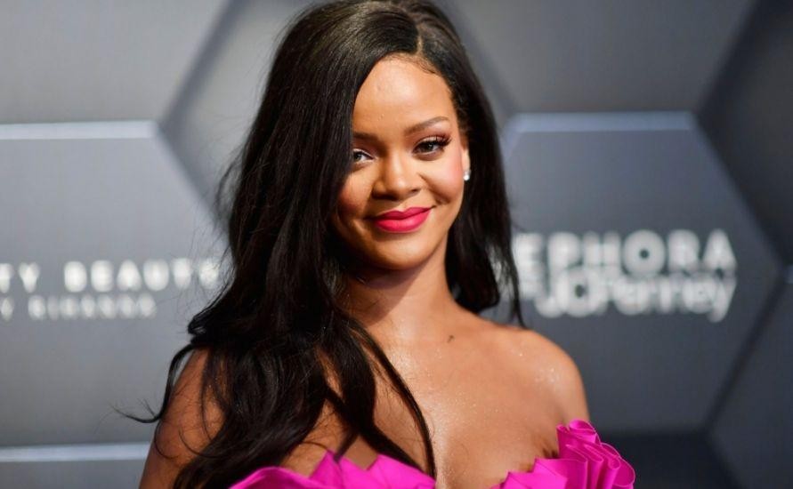 Rihanna Amerikanın ən zəngin qadınlarından biri oldu<span class="qirmizi"></span>