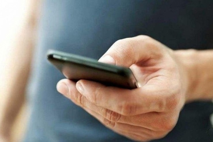 Dövlət idarələrinə telefonla buraxılmamaq qanunidir? - <span class="qirmizi">VİDEO</span>