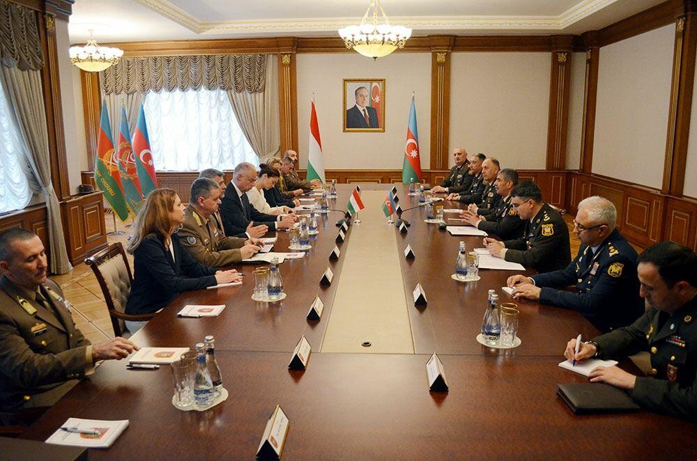 Министры обороны Азербайджана и Венгрии обсудили военно-политическую ситуацию в регионе - ФОТО - ВИДЕО<span class="qirmizi"></span>