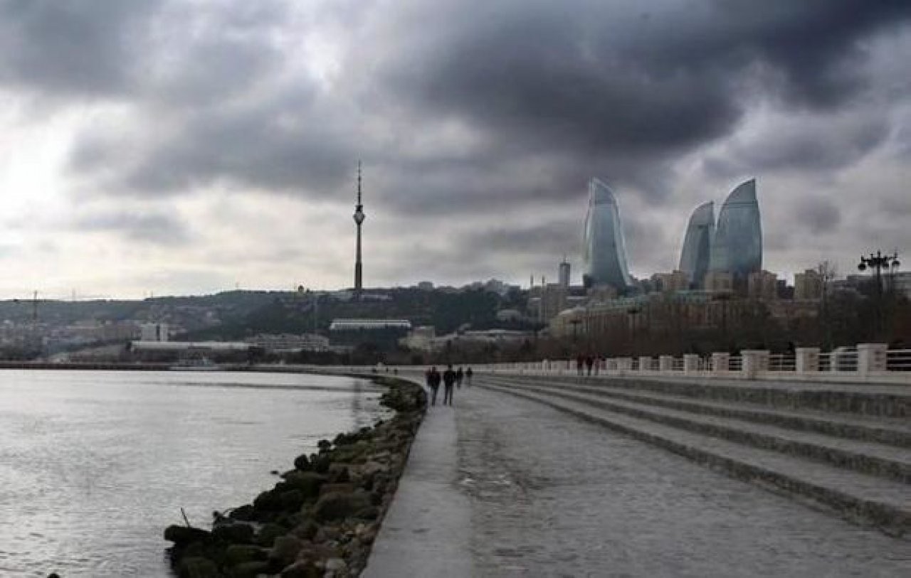В Баку временами будет пасмурно