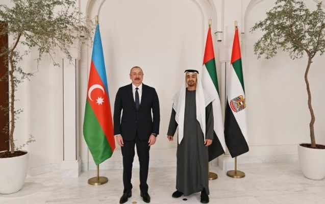 İlham Əliyev BƏƏ Prezidentini təbrik etdi