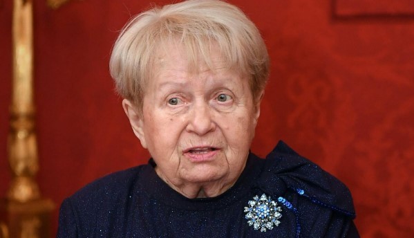 94-летнюю Пахмутову сразил сердечный приступ, она госпитализирована