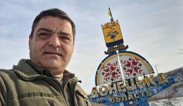 Azərbaycanlı jurnalistin nəşi önündə ukraynalılar diz çökdü - Video