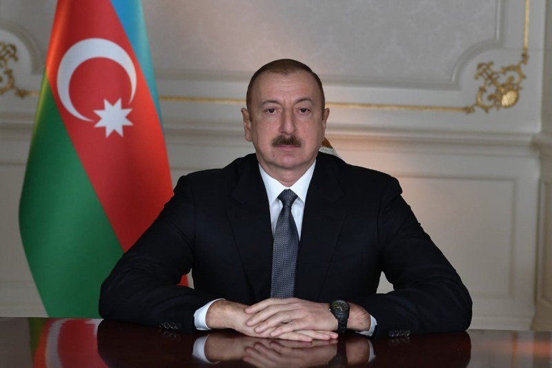 Президент Азербайджана поздравил лидера Вьетнама