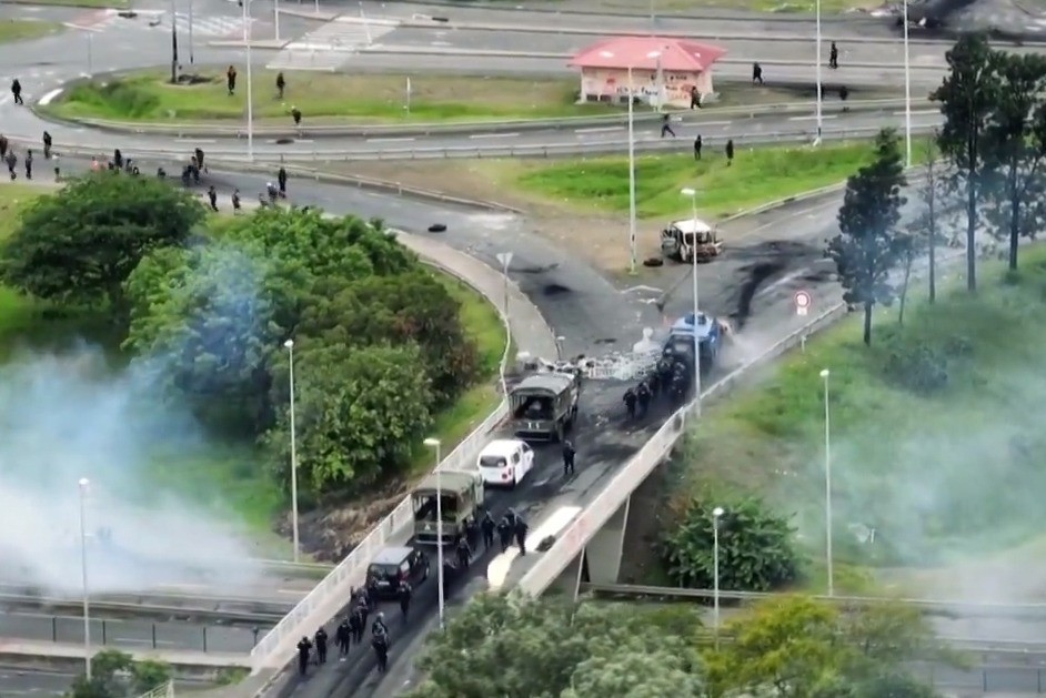Yeni Kaledoniyada müstəqillik tərəfdarları ilə polis arasında toqquşmalar davam edir -