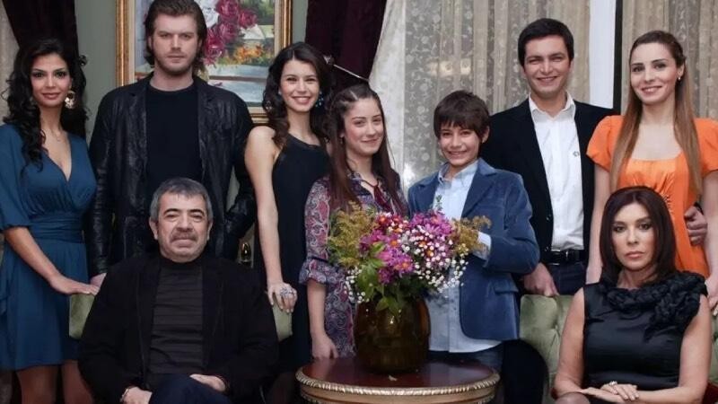 “Aşk-ı Memnu” serialı ilə məşhurlaşan aktrisadan üzücü xəbər -