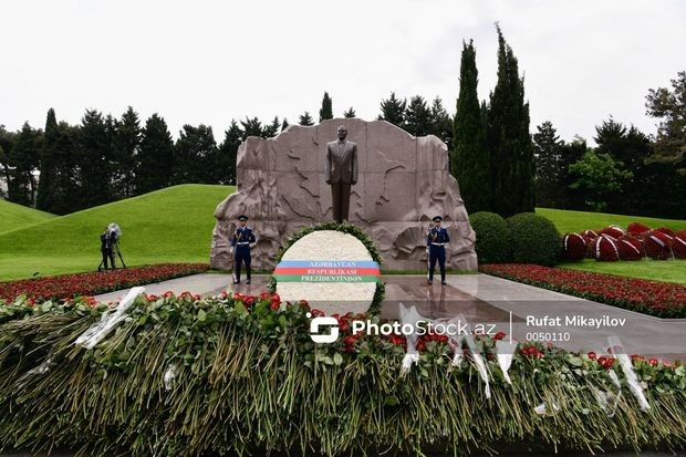 Азербайджанский народ чтит память общенационального лидера Гейдара Алиева - ОБНОВЛЕНО + ФОТО