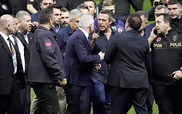 Ali Koçla “Qalatasaray”rəsmiləri arasında gərginlik - “Kişisənsə, gəl” -