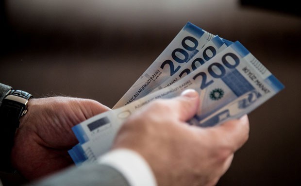 Bakıda orta aylıq əməkhaqqı 1 243 manatı ötüb