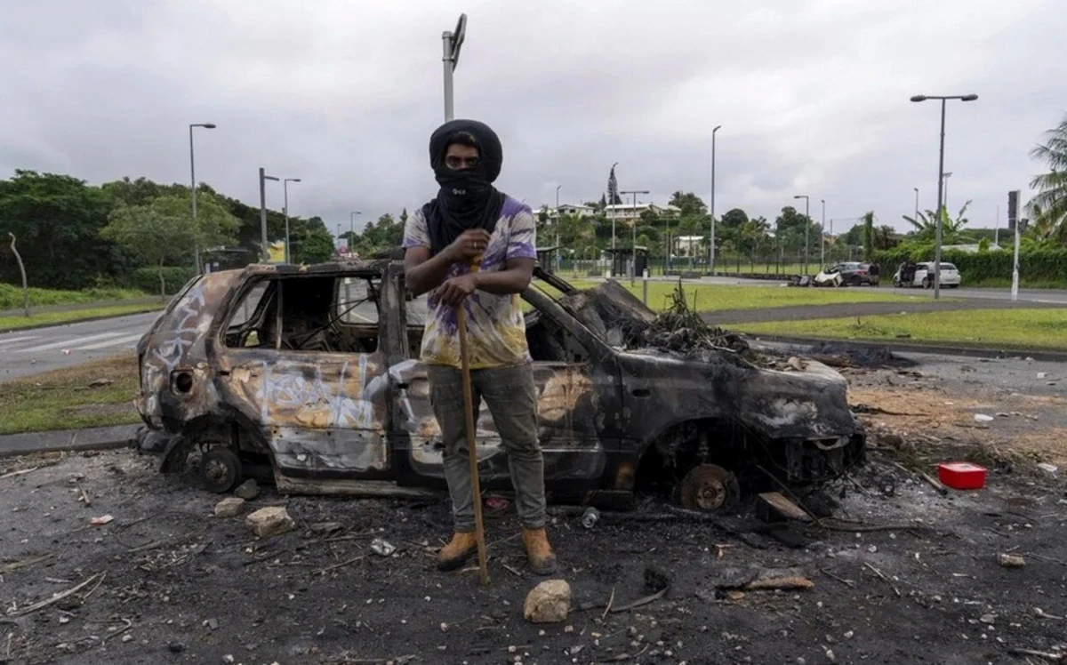 Yeni Kaledoniyada növbəti etirazlar dalğası başladı: Polis maşınları yandırıldı, yollar bağlandı