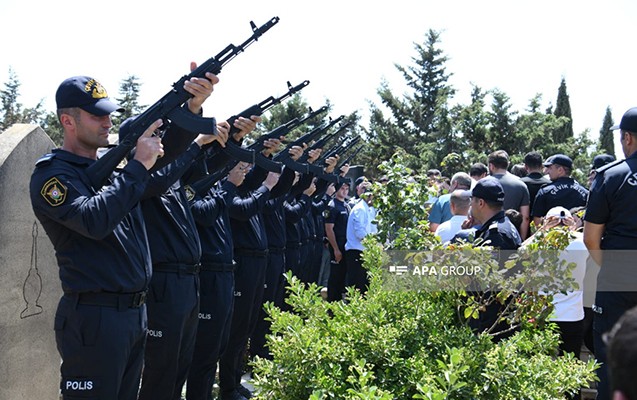 Polis Mahir Ağayev dəfn olundu - Foto