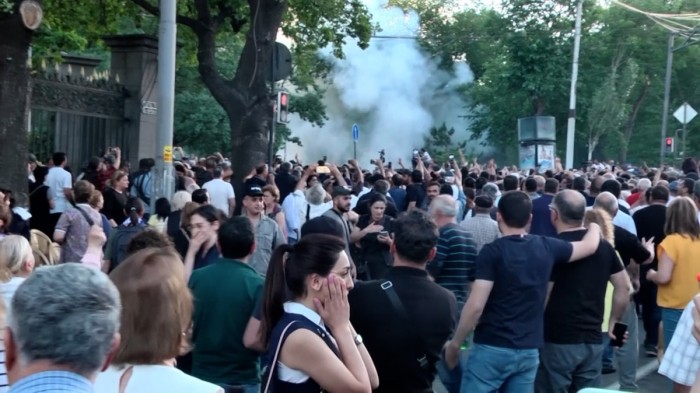 Police in Armenia use stun grenades on anti-government protesters