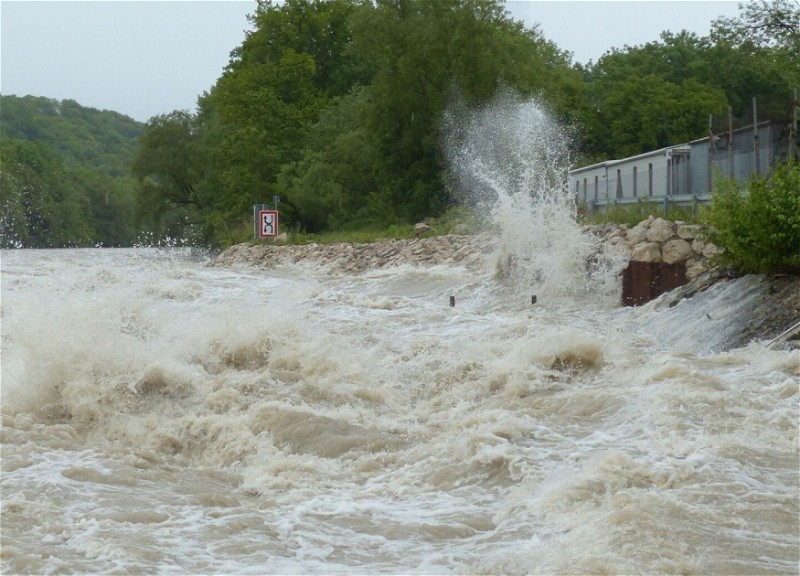 Предупреждение об ожидающихся наводнениях и селях на реках