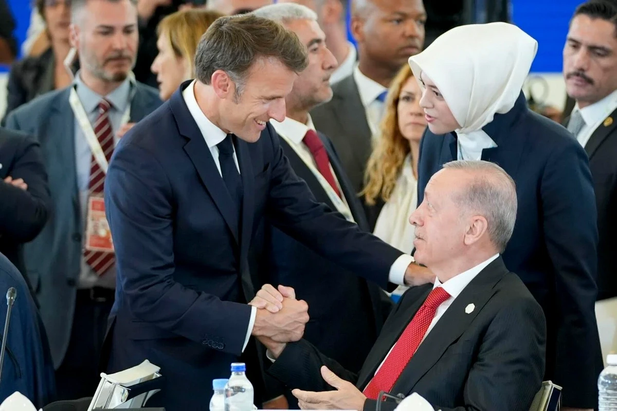 Makron səhvini anladı, Ərdoğanla dostcasına görüşdü