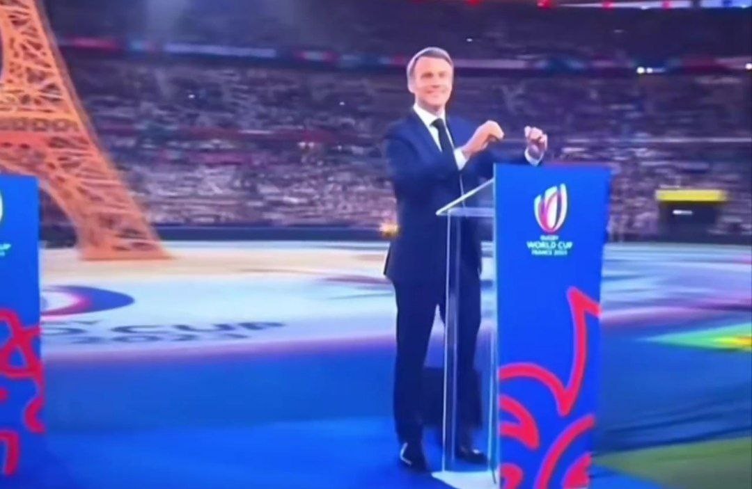 Makronu Olimpiya Oyunlarının bağlanış mərasimində fitə basdılar -