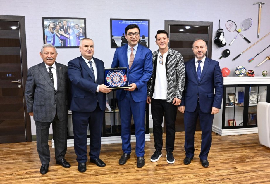 Azerbaijan’s Minister of Youth and Sports meets Mesut Ozil