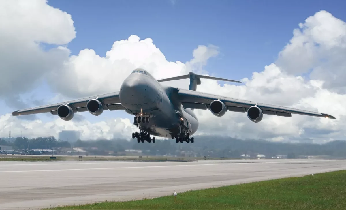 Media: US cargo plane lands at International Coalition base in Al-Hasakah