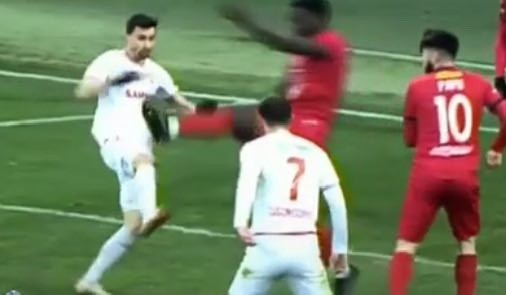 “Araz-Naxçıvan” – “Zirə” matçında hakimdən qalmaqallı qərar -