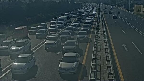 13 дорог Баку стоят в пробках - Список