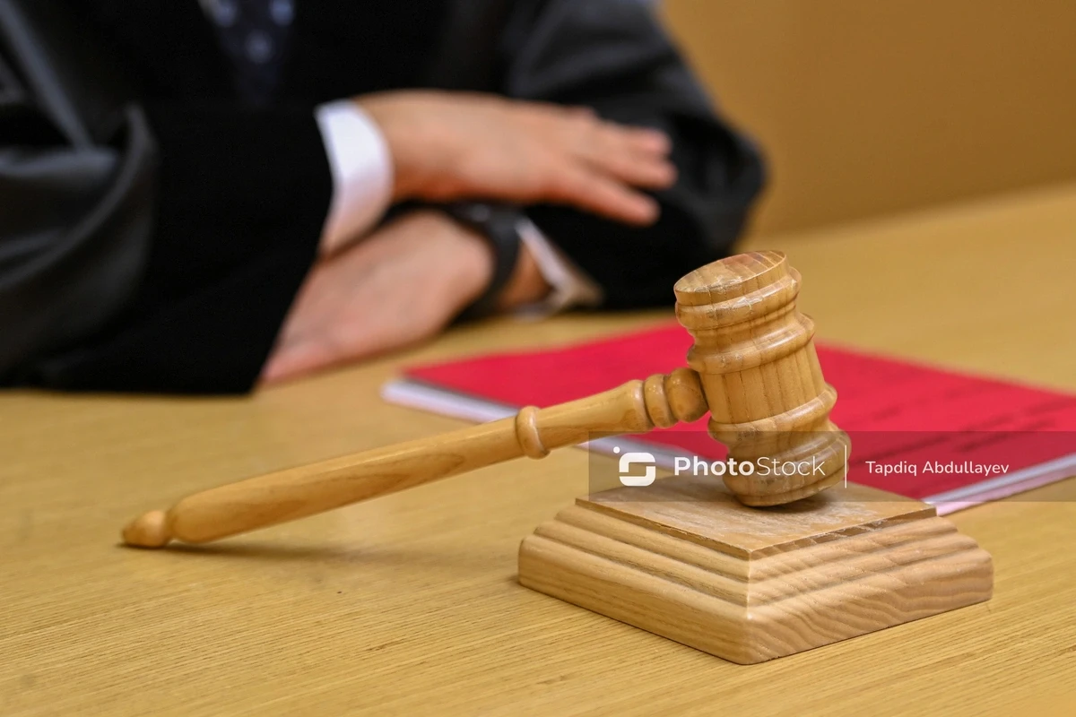 Экс-управляющая филиалом Premium Bank обвиняется в присвоении более 460 000 манатов