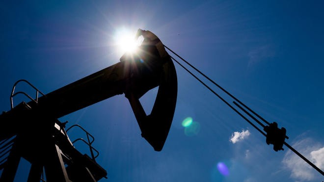 Нефть продолжает дешеветь