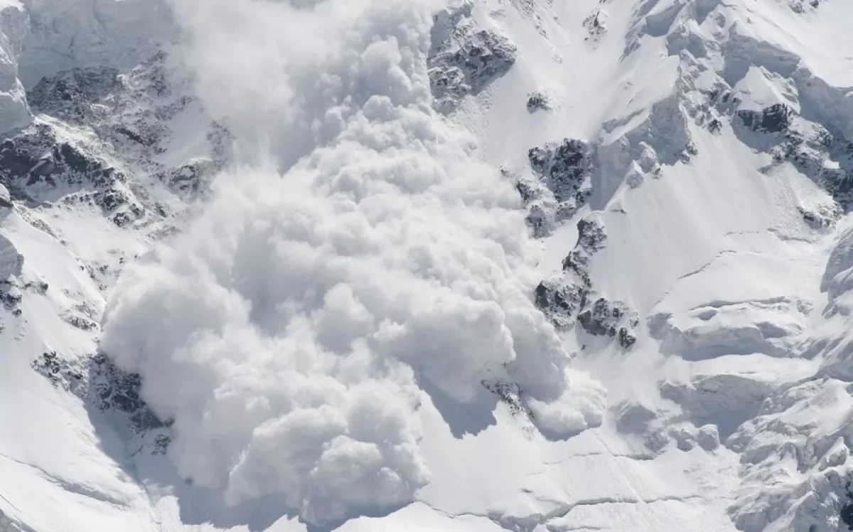 Tragic avalanche claims lives of two Azerbaijani soldiers in Gadabay district