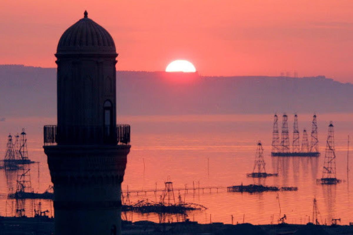 Azerbaijani oil price rises slightly