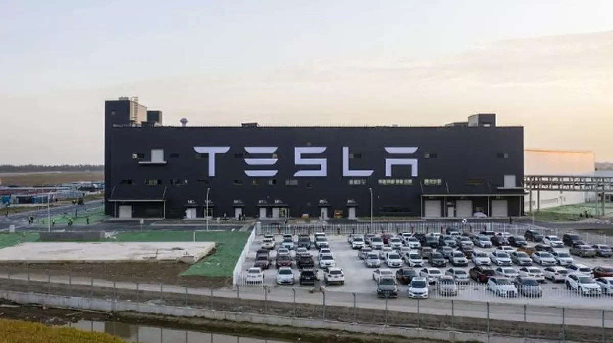 Tesla launches one-month free trial of full self-driving feature in China