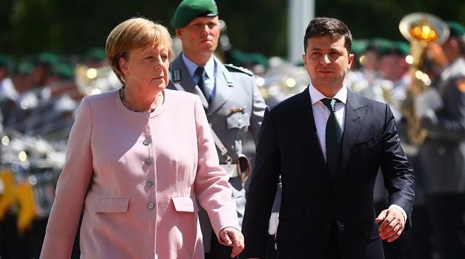 Меркель: Зеленский не может решать судьбу Украины
