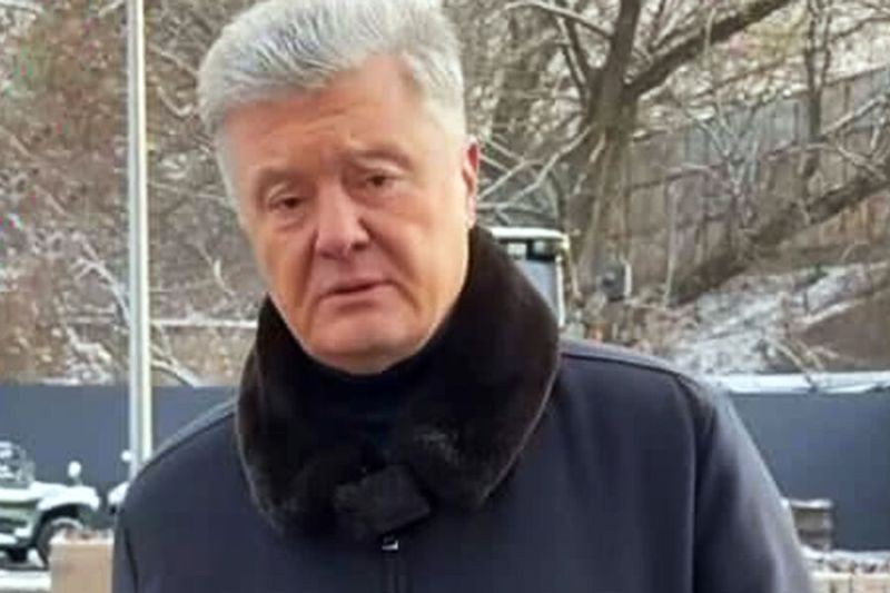 Порошенко заявил о превентивном характере санкций Зеленского