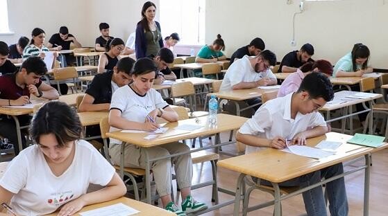 Orta təhsil səviyyəsi üzrə buraxılış imtahanı keçirildi