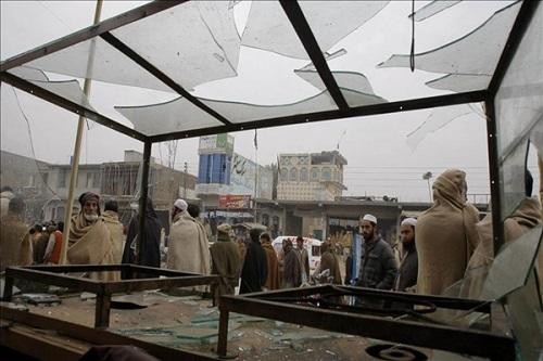 Oil tanker explodes in Pakistan, killing 2 and injuring 56 - Video
