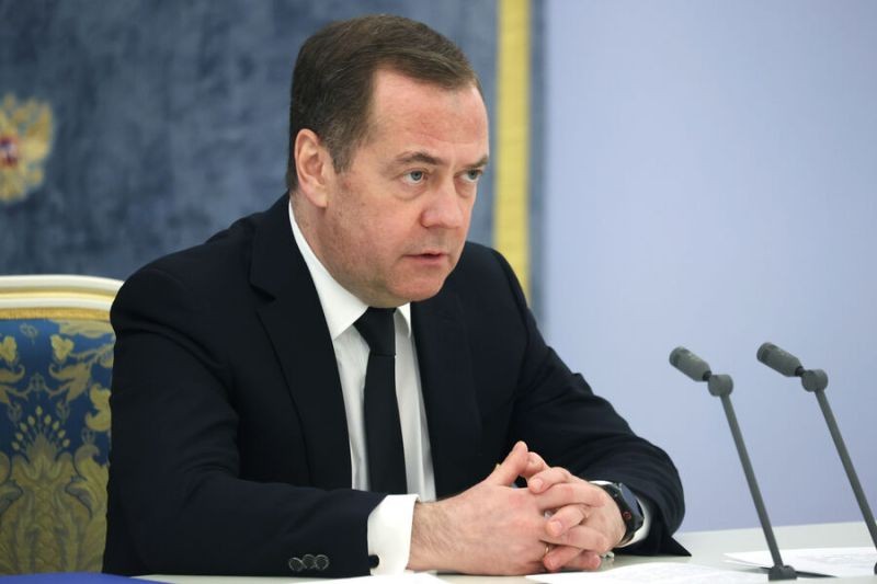 Медведев раскритиковал решение Берлина не звать представителей России на 80-летие Победы
