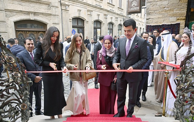 Leyla və Arzu Əliyevalar rəsmi açılışda -