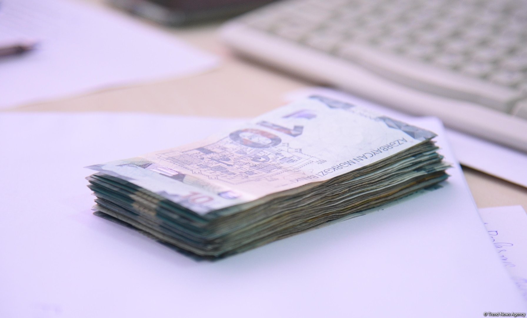 Azerbaijani manat's nominal and real effective exchange rate decreases in monthly terms