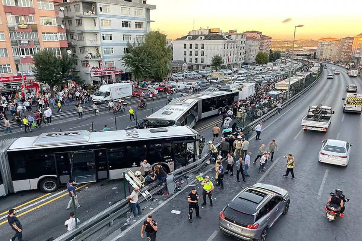 Türkiye’s Istanbul bus collision kills one person, injures 40 others