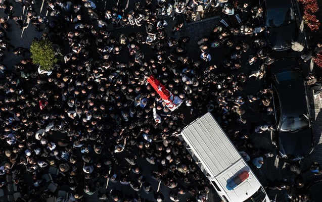 Sırrı Süreyya Öndərin dəfnində izdiham -