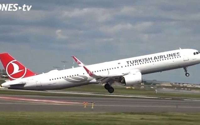 THY-nin Praqaya uçan təyyarəsində gərgin anlar - Video