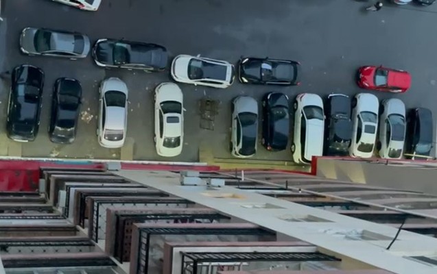 “Binamızın girişi maşınlarla bağlanıb” - Video