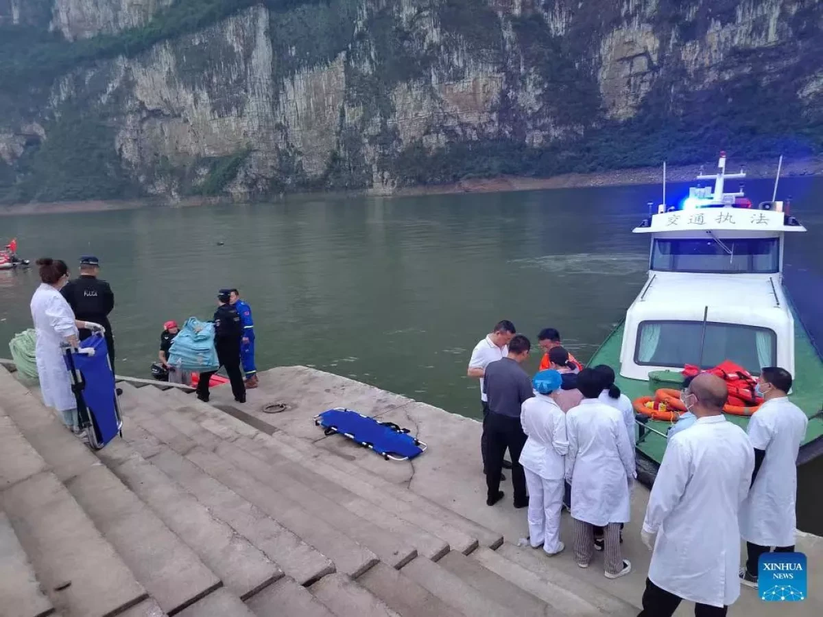 Tourist boats capsize in sudden storm in southwest China, leaving 9 dead and 1 missing