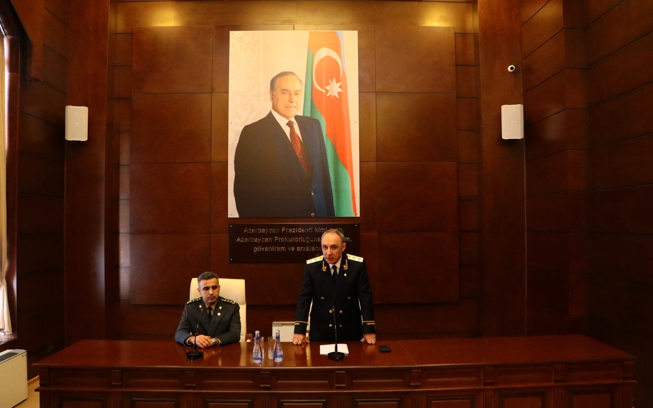 Kamran Əliyev yeni Hərbi prokuroru kollektivə təqdim etdi -