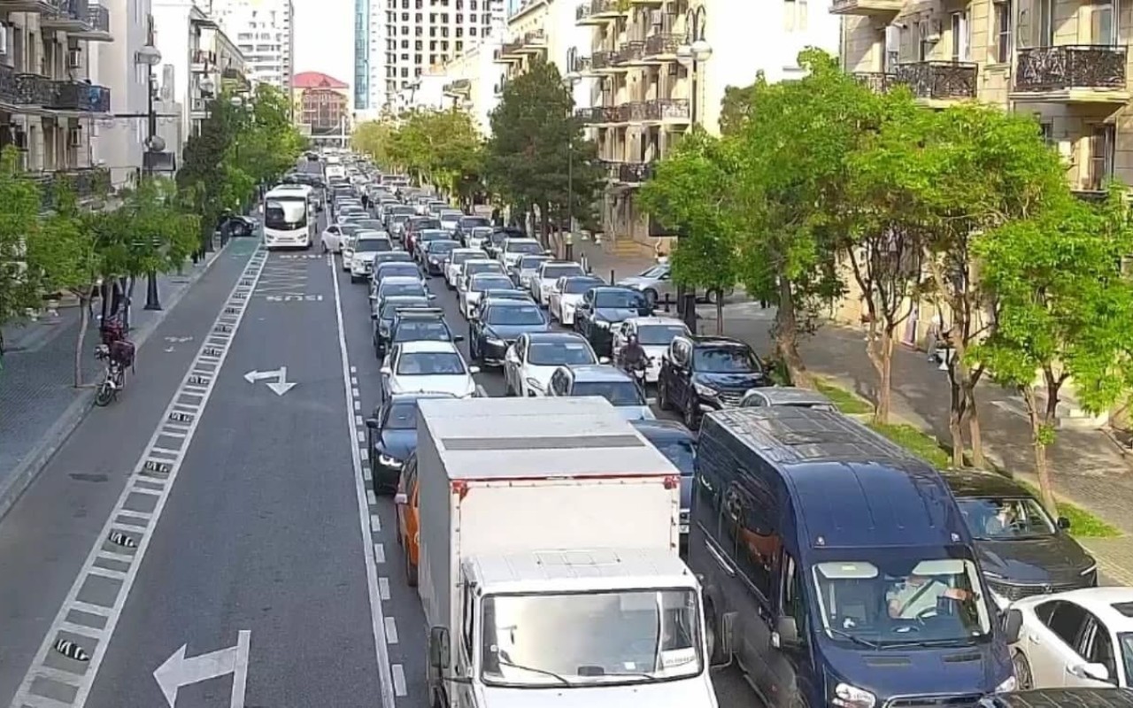 Bu yollarda sıxlıq var - SİYAHI