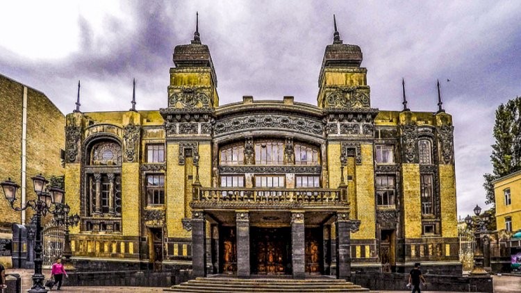Teatrın direktor müavini işdən çıxarıldı