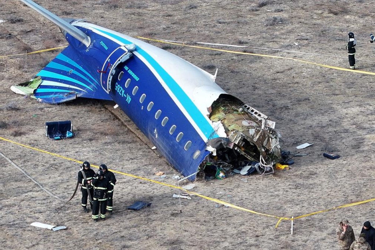 Казахстанцы установили мемориал на месте крушения самолета AZAL ВИДЕО