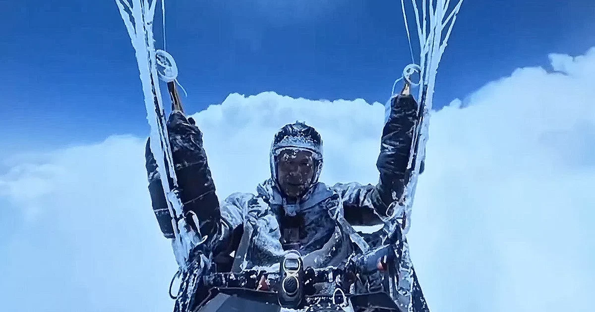 Chinese paraglider soars to 8,000m in accidental flight, faces six-month ban VIDEO