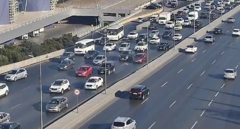 Bakının tıxaclı yolları açıqlanıb - SİYAHI