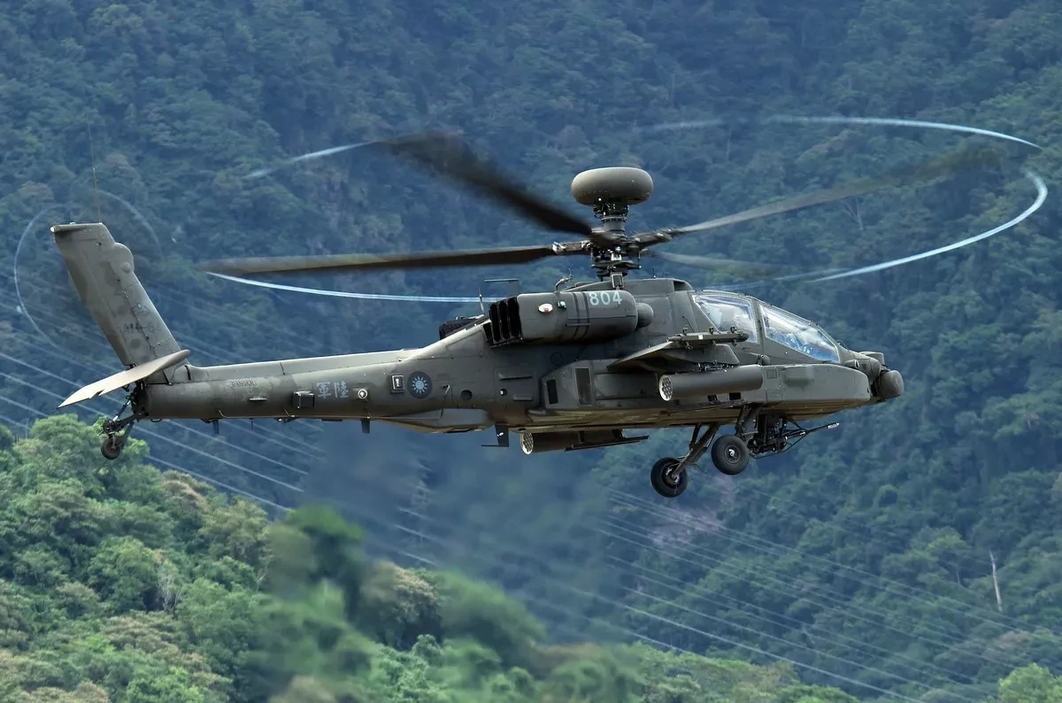 Polish Army’s Apache helicopter ambition faces decade-long pilot training hurdle
