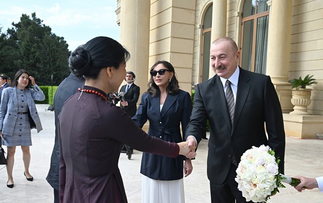 Prezident və xanımı rəsmi qonaqlarla “Gülüstan” sarayında